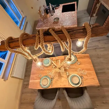 Forest View, Ganzes Haus 100qm, 2 Schlafzimmer, 2 Baeder, Badewanne, Garten & Terrasse * Braunfels