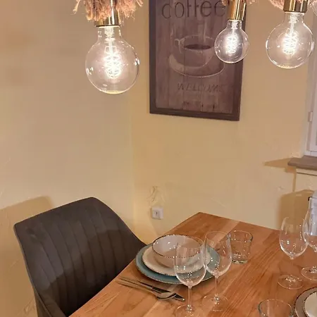 Forest View, Klimaanlage Im Studio, Ganzes Haus 100qm, 2 Schlafzimmer, 2 Baeder, Badewanne, Garten & Terrasse