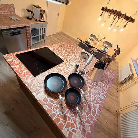 Prázdninový dům Forest View, Klimaanlage Im Studio, Ganzes Haus 100qm, 2 Schlafzimmer, 2 Baeder, Badewanne, Garten & Terrasse Braunfels
