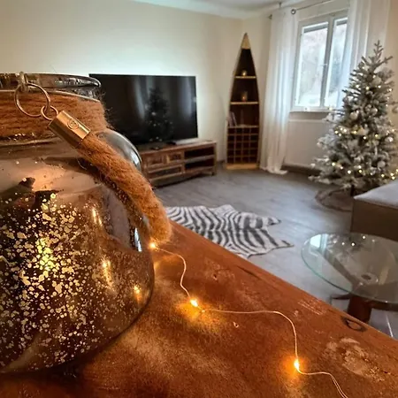 Forest View, Ganzes Haus 100qm, 2 Schlafzimmer, 2 Baeder, Badewanne, Garten & Terrasse