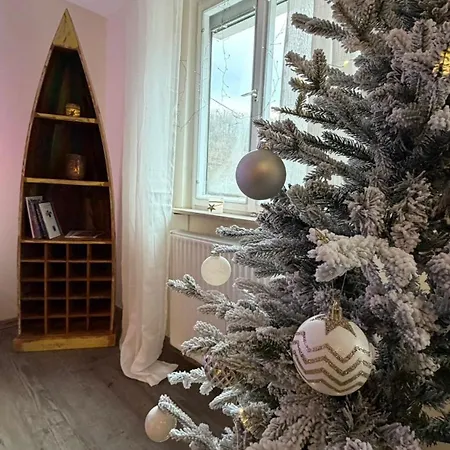 Prázdninový dům Forest View, Klimaanlage Im Studio, Ganzes Haus 100qm, 2 Schlafzimmer, 2 Baeder, Badewanne, Garten & Terrasse Braunfels
