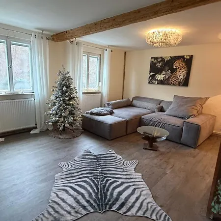 Forest View, Klimaanlage Im Studio, Ganzes Haus 100qm, 2 Schlafzimmer, 2 Baeder, Badewanne, Garten & Terrasse Braunfels