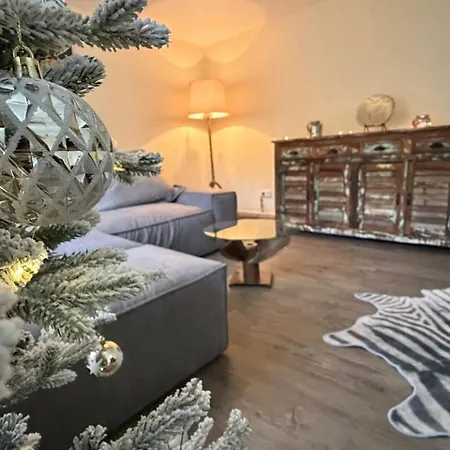 Forest View, Klimaanlage Im Studio, Ganzes Haus 100qm, 2 Schlafzimmer, 2 Baeder, Badewanne, Garten & Terrasse Prázdninový dům