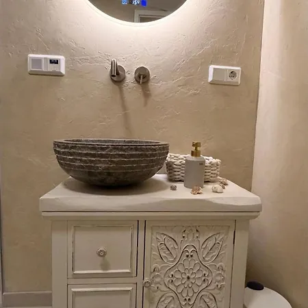 Forest View, Ganzes Haus 100qm, 2 Schlafzimmer, 2 Baeder, Badewanne, Garten & Terrasse