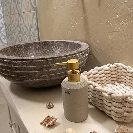 Forest View, Ganzes Haus 100qm, 2 Schlafzimmer, 2 Baeder, Badewanne, Garten & Terrasse Braunfels