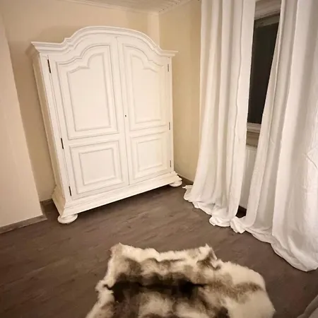 Prázdninový dům Forest View, Klimaanlage Im Studio, Ganzes Haus 100qm, 2 Schlafzimmer, 2 Baeder, Badewanne, Garten & Terrasse Braunfels