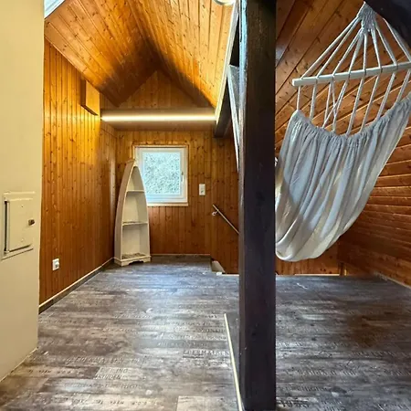 Forest View, Klimaanlage Im Studio, Ganzes Haus 100qm, 2 Schlafzimmer, 2 Baeder, Badewanne, Garten & Terrasse Prázdninový dům *