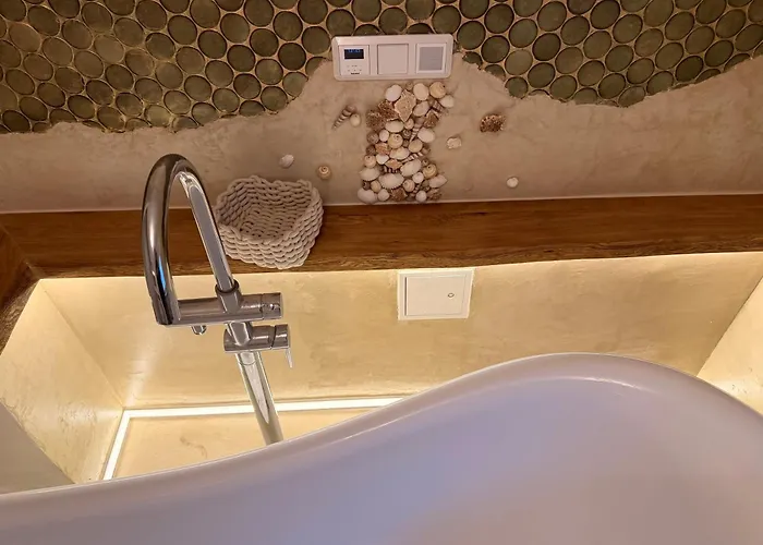 Forest View, Ganzes Haus 100qm, 2 Schlafzimmer, 2 Baeder, Badewanne, Garten & Terrasse Braunfels