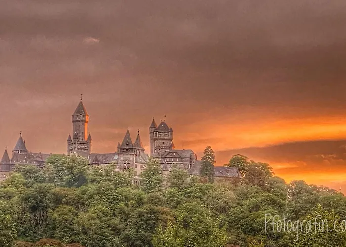 Forest View, Ganzes Haus 100qm, 2 Schlafzimmer, 2 Baeder, Badewanne, Garten & Terrasse Hébergement de vacances *