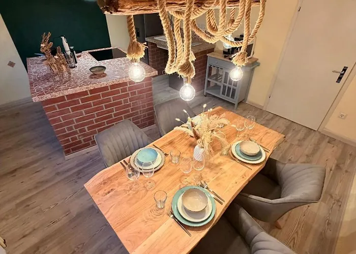 Prázdninový dům Forest View, Ganzes Haus 100qm, 2 Schlafzimmer, 2 Baeder, Badewanne, Garten & Terrasse *