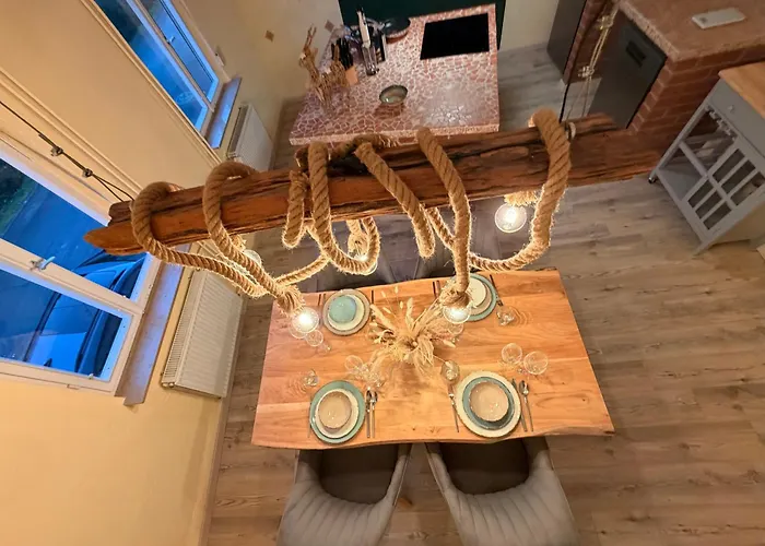 Forest View, Ganzes Haus 100qm, 2 Schlafzimmer, 2 Baeder, Badewanne, Garten & Terrasse * Braunfels