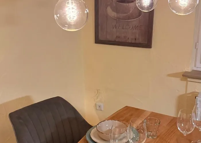 Forest View, Ganzes Haus 100qm, 2 Schlafzimmer, 2 Baeder, Badewanne, Garten & Terrasse