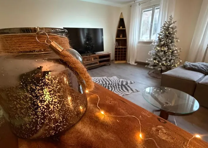 Forest View, Ganzes Haus 100qm, 2 Schlafzimmer, 2 Baeder, Badewanne, Garten & Terrasse