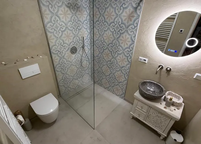 Forest View, Ganzes Haus 100qm, 2 Schlafzimmer, 2 Baeder, Badewanne, Garten & Terrasse Prázdninový dům *