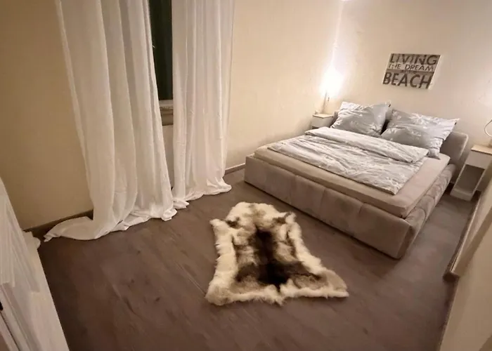 Forest View, Ganzes Haus 100qm, 2 Schlafzimmer, 2 Baeder, Badewanne, Garten & Terrasse Prázdninový dům *