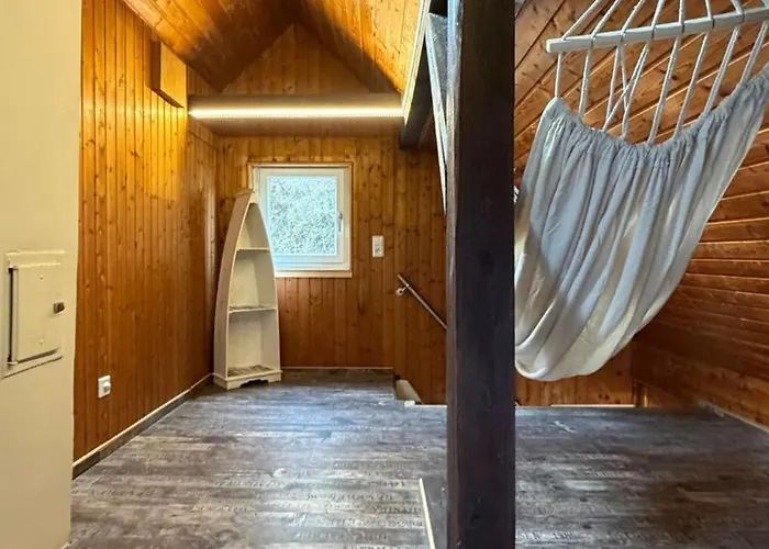 Forest View, Ganzes Haus 100qm, 2 Schlafzimmer, 2 Baeder, Badewanne, Garten & Terrasse Hébergement de vacances *