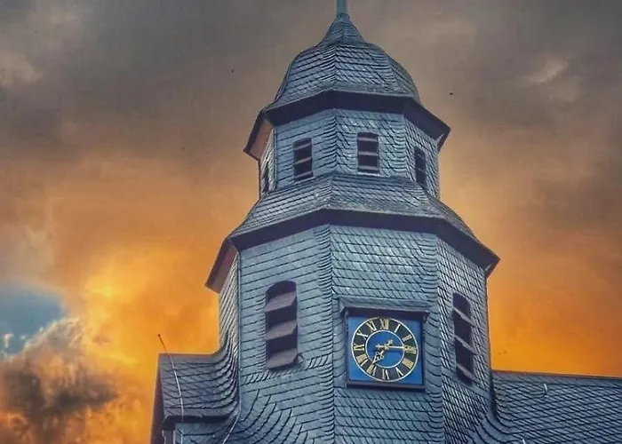 Forest View, Ganzes Haus 100qm, 2 Schlafzimmer, 2 Baeder, Badewanne, Garten & Terrasse Braunfels