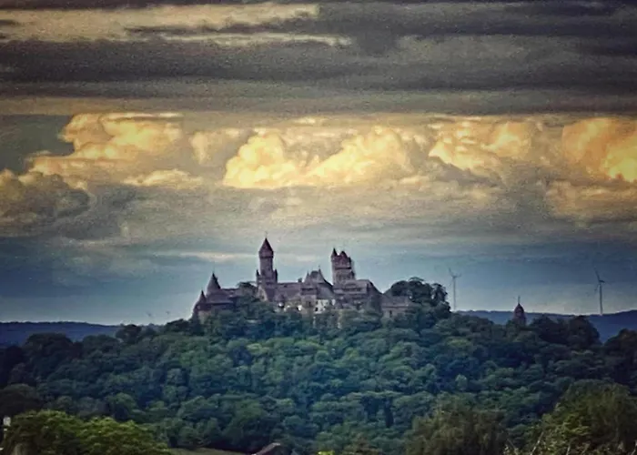 Forest View, Ganzes Haus 100qm, 2 Schlafzimmer, 2 Baeder, Badewanne, Garten & Terrasse *